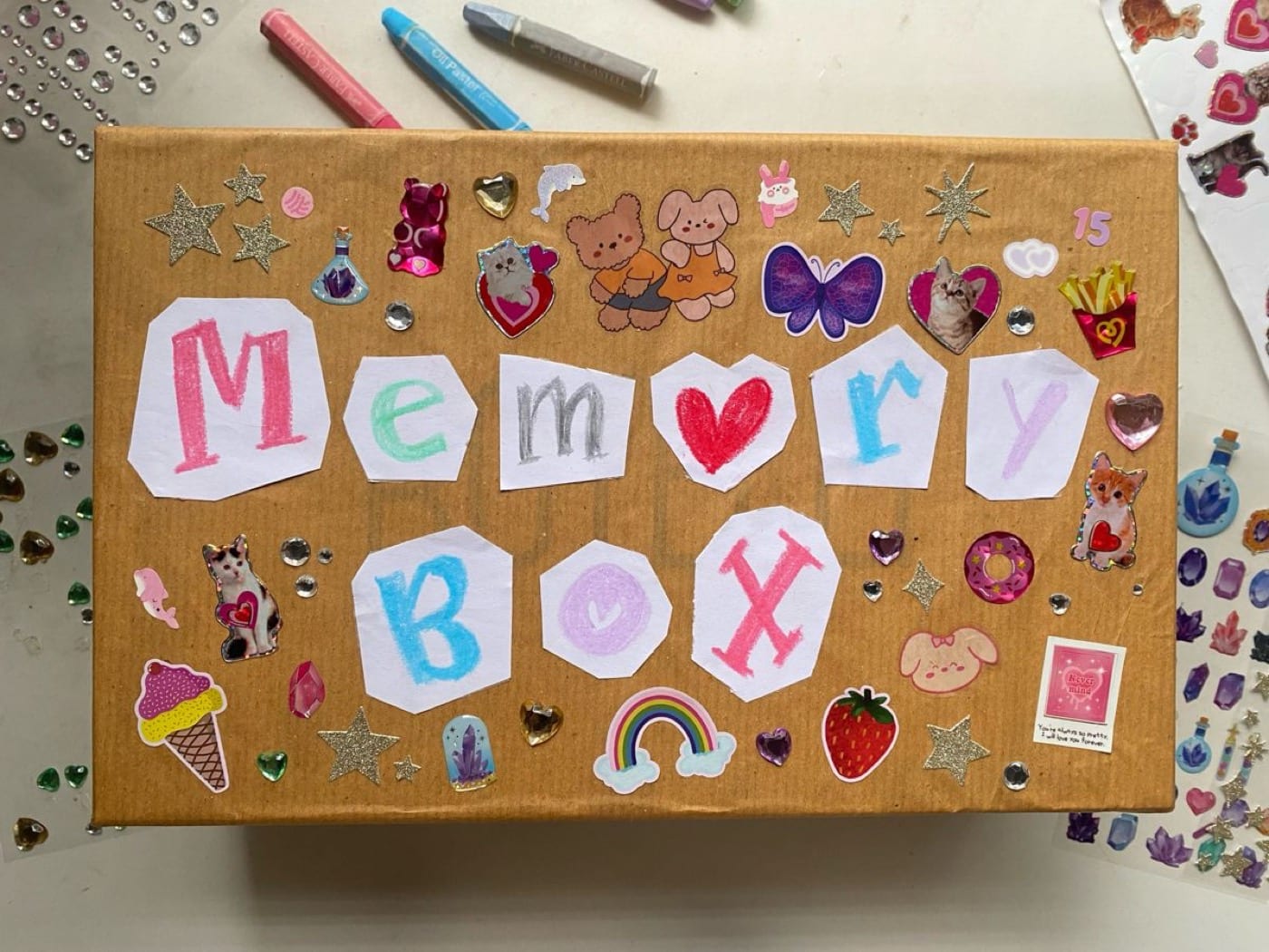Boîte à souvenirs « memory box » décorée