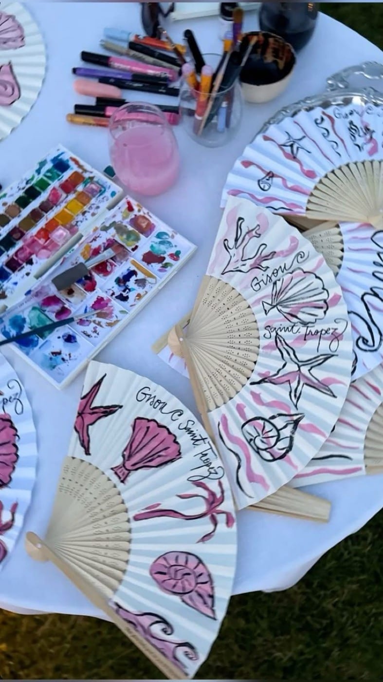 Éventails peints à la main et palette de peinture