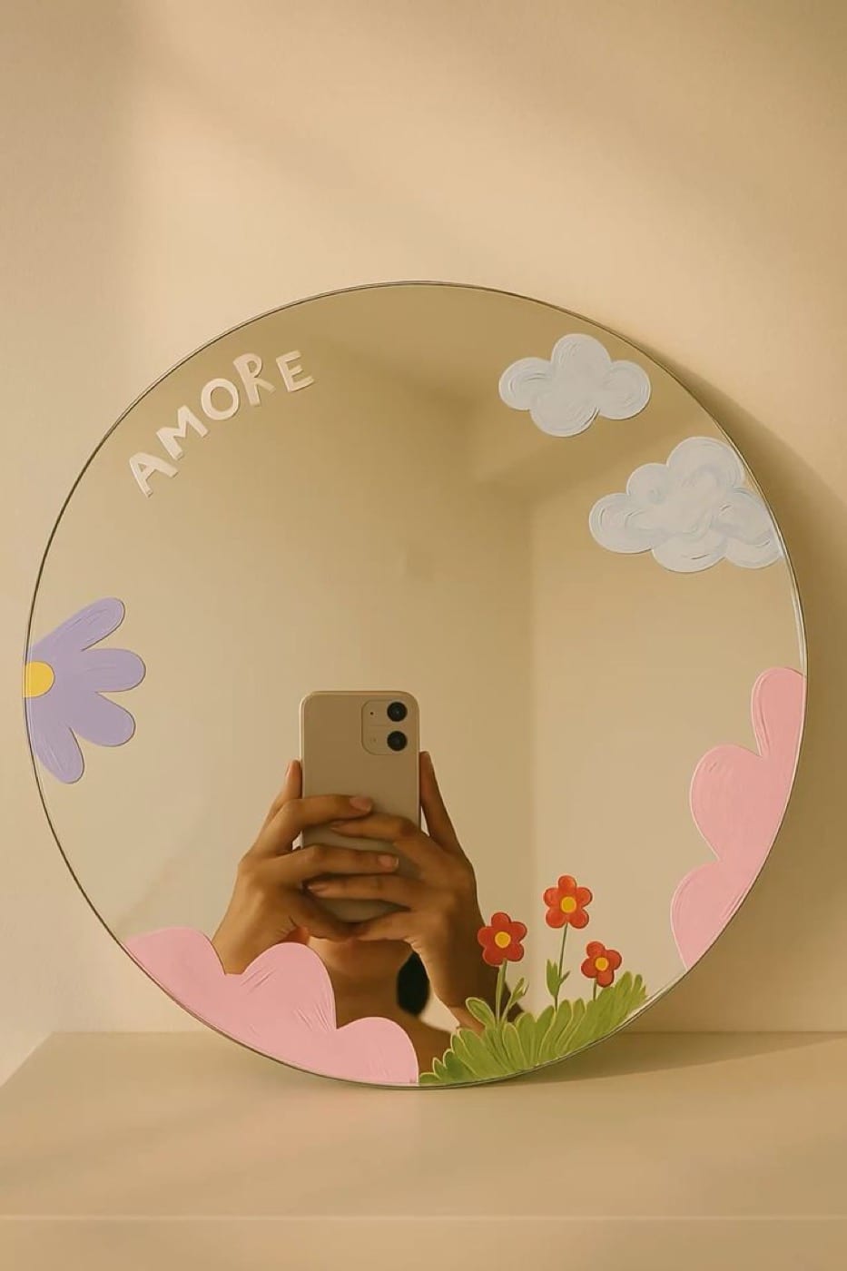 Miroir rond décoré de fleurs pastel
