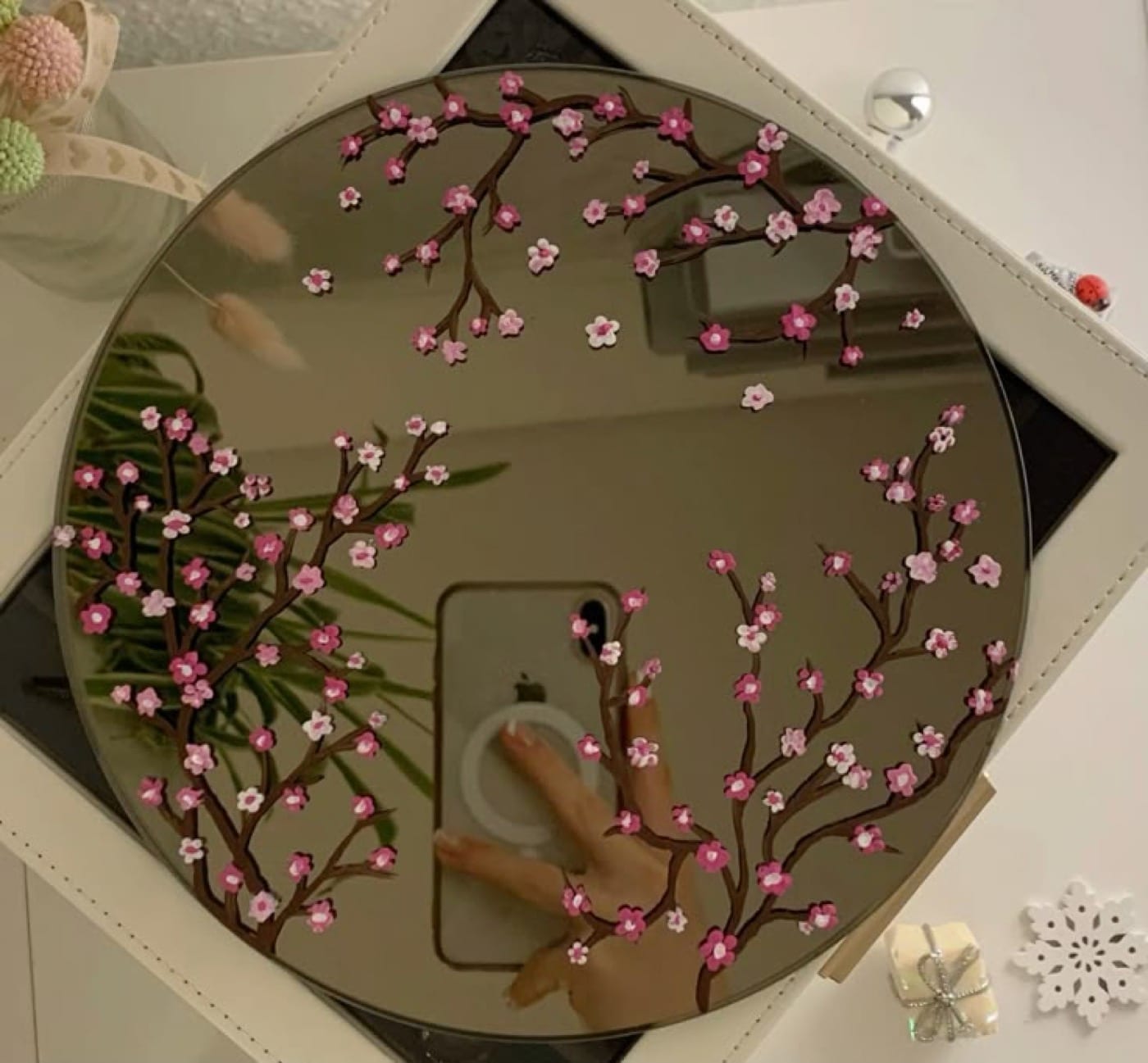 Miroir décoré de fleurs de cerisier